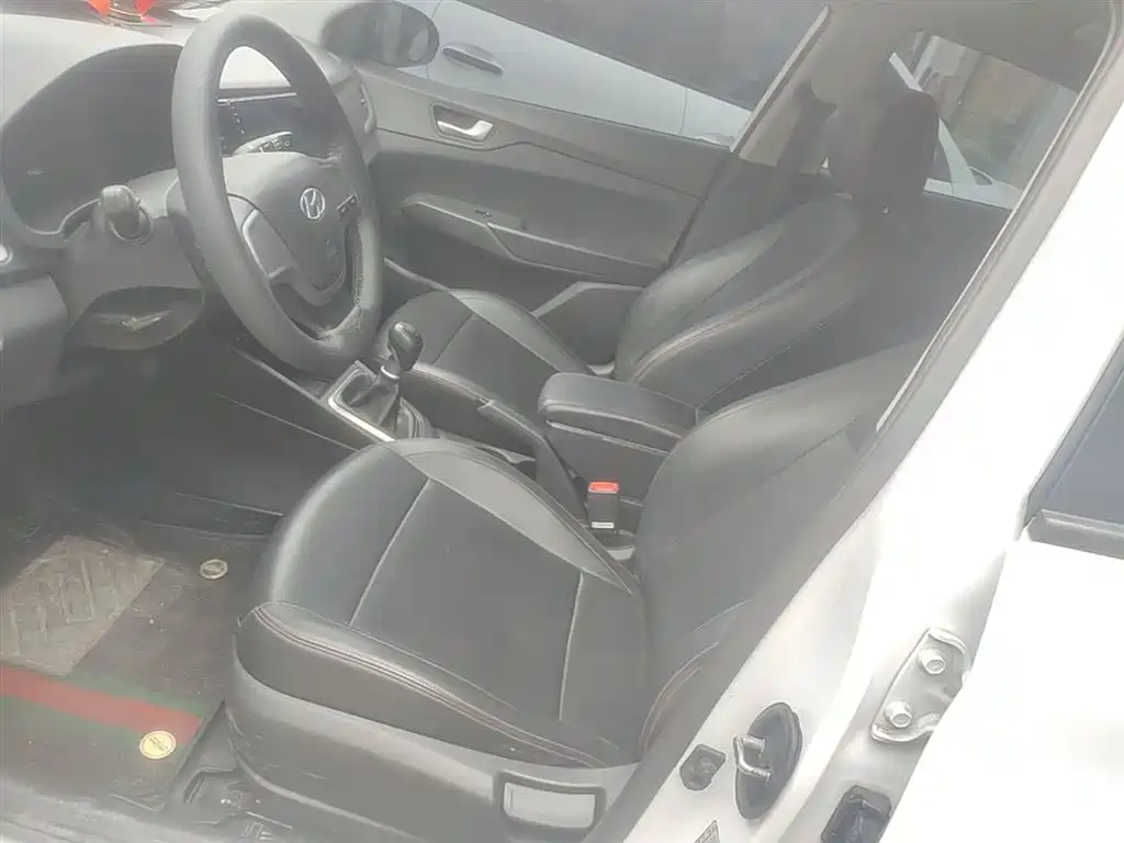 Hyundai Verna 2016 1.4L Manual Cool Edition GLS фото 15