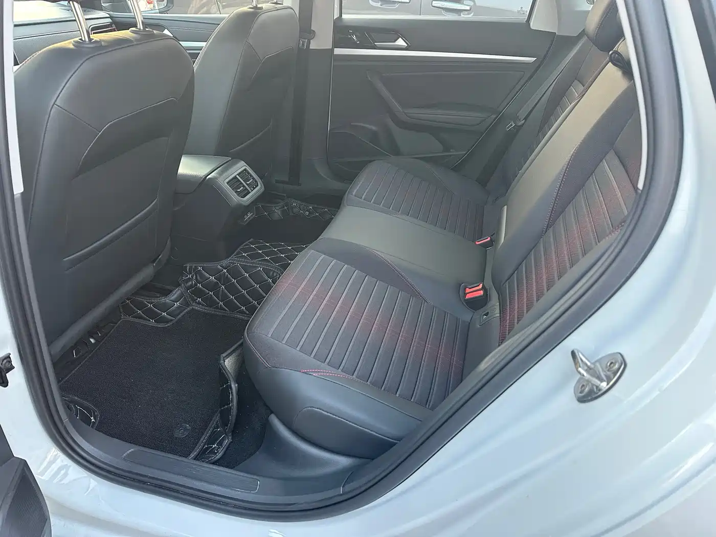 Volkswagen Lavida 2023 300TSI DSG Starlight Full Comfort Edition фото 9