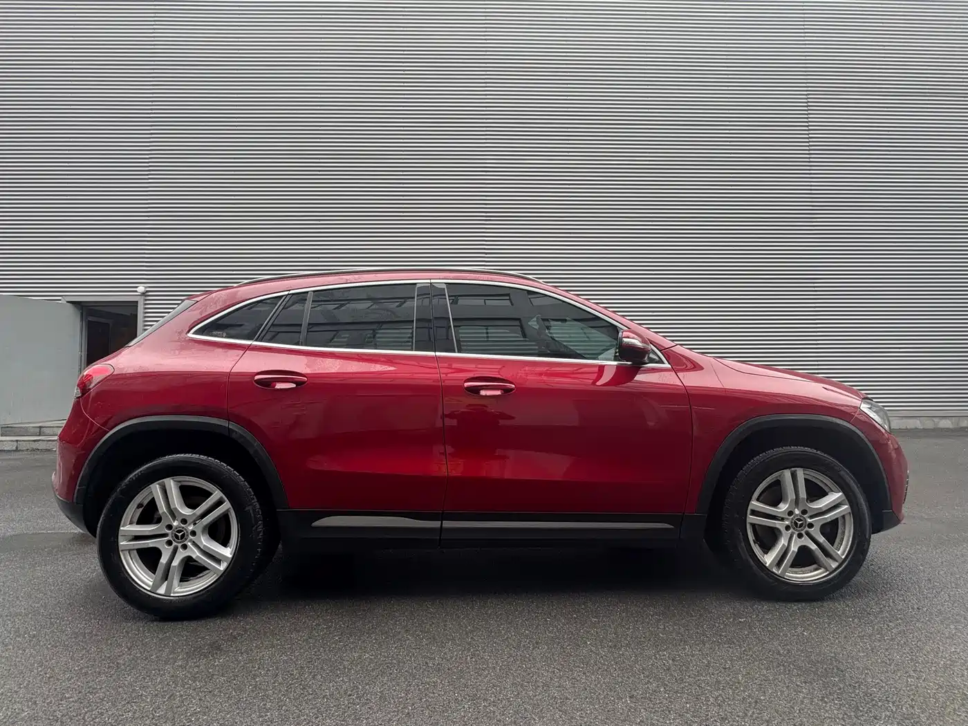 MERCEDES-BENZ GLA