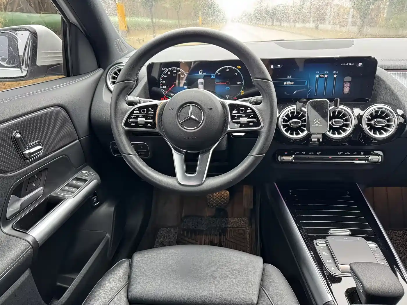 Photo 15 - Mercedes-Benz EQA