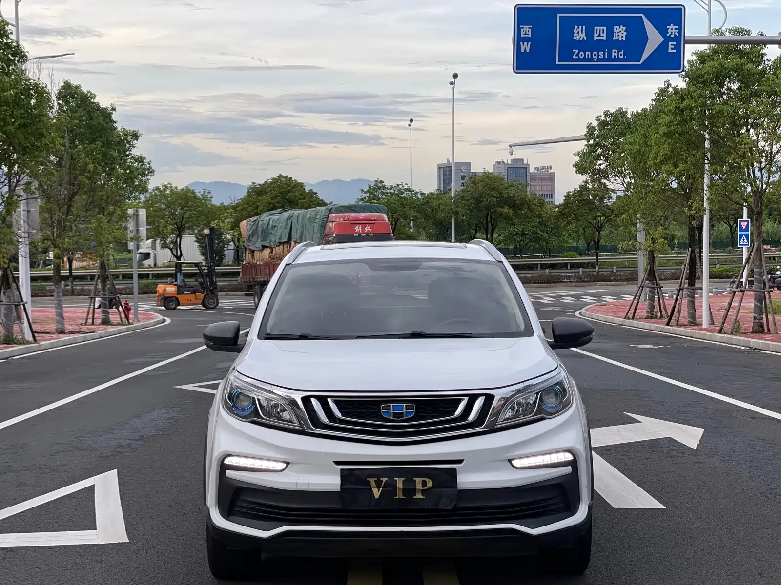 Фото 2 - Geely Vision X3