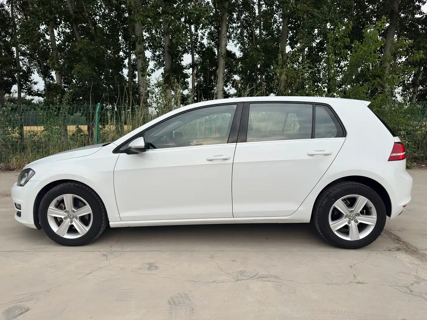 Volkswagen Golf 2014 1.6L Automatic Comfort фото 4