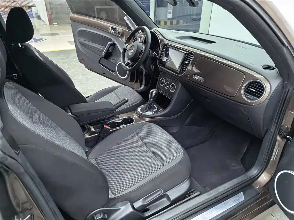 Volkswagen Beetle 2015 180TSI фото 9