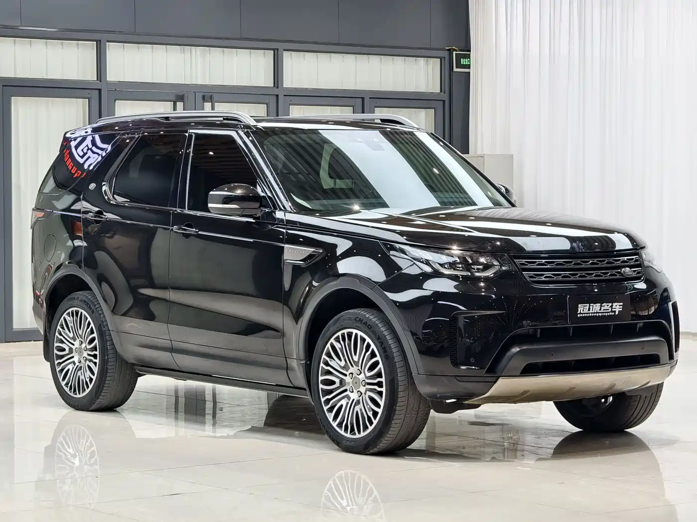 Land Rover Discovery 2018 3.0 SC V6 SE фото 3