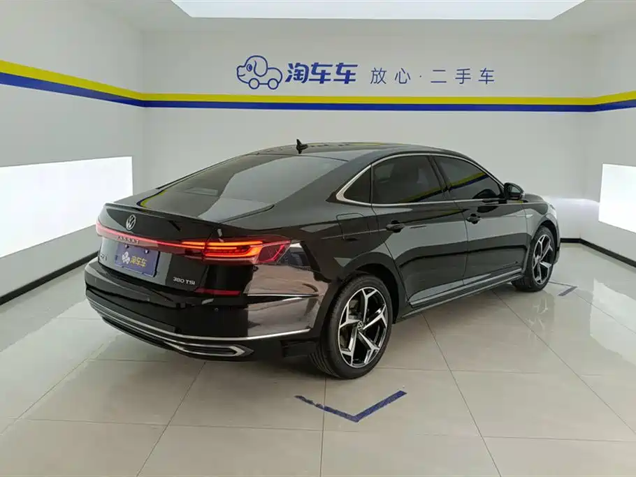 Volkswagen Passat 2023 Facelift 330TSI Starlight Elite Edition фото 3