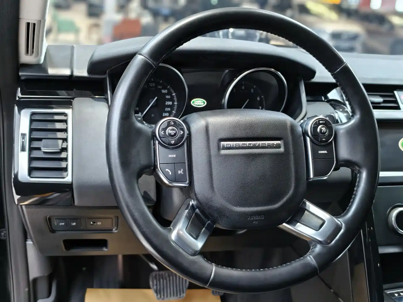 Land Rover Discovery 2018 3.0 SC V6 SE фото 11
