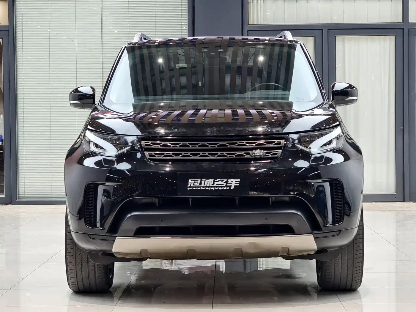 Land Rover Discovery 2018 3.0 SC V6 SE фото 2