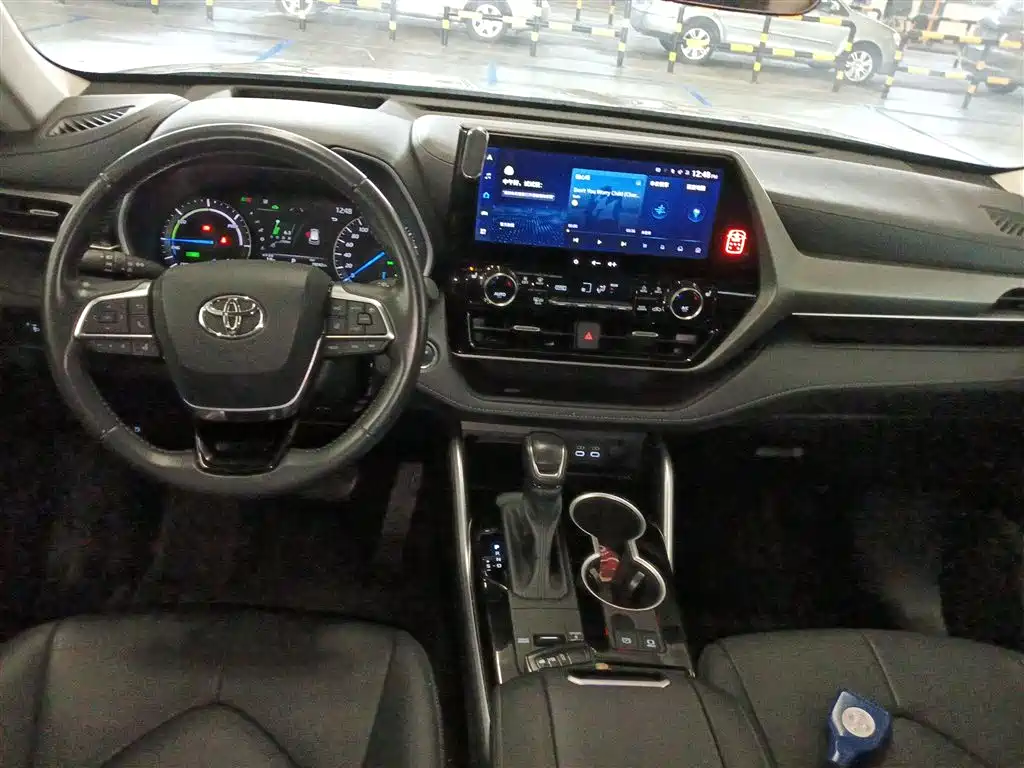 Toyota Highlander 2023 2.5L Smart Hybrid Dual Engine FWD Premium 7-Seater фото 6