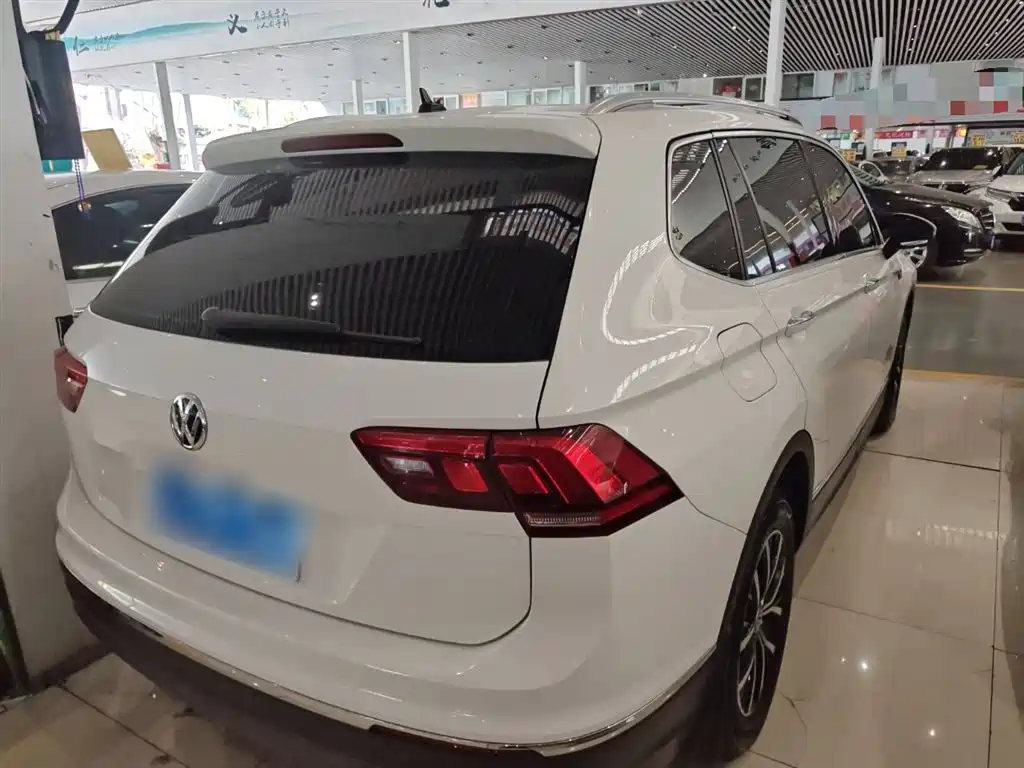Volkswagen Tiguan L 2018 330TSI Automatic 2WD Comfort Edition фото 7