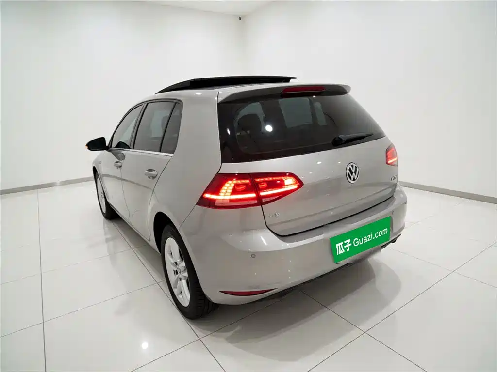 Volkswagen Golf 2017 1.6L Auto Comfort Millionth Edition фото 23