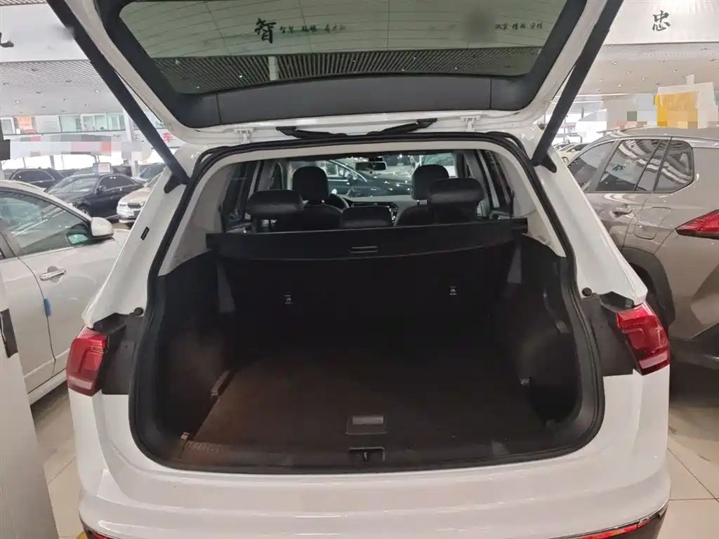 Volkswagen Tiguan L 2018 330TSI Automatic 2WD Comfort Edition фото 19