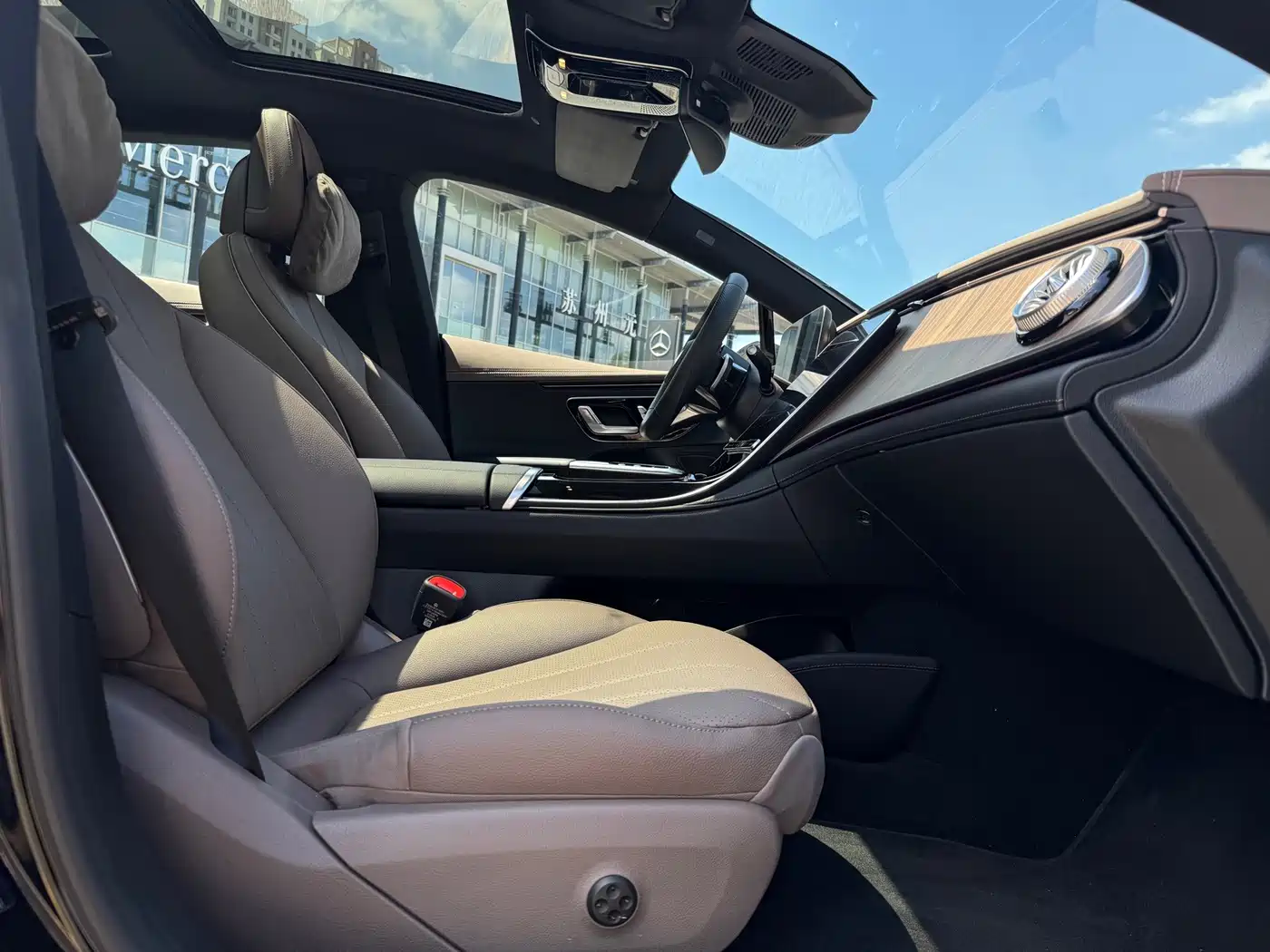 Mercedes-Benz EQE 2025 2025 Model 500 4MATIC Luxury Edition