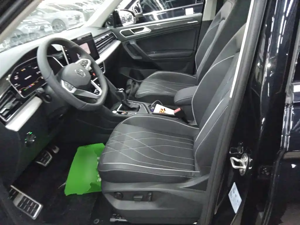 Volkswagen Tiguan L 2025 330TSI Automatic 2WD R-Line Dragon Glory Edition фото 11