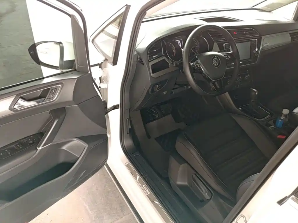 Volkswagen Touran 2020 2018 Touran L 280TSI DSG Cross Edition 6-seater China VI