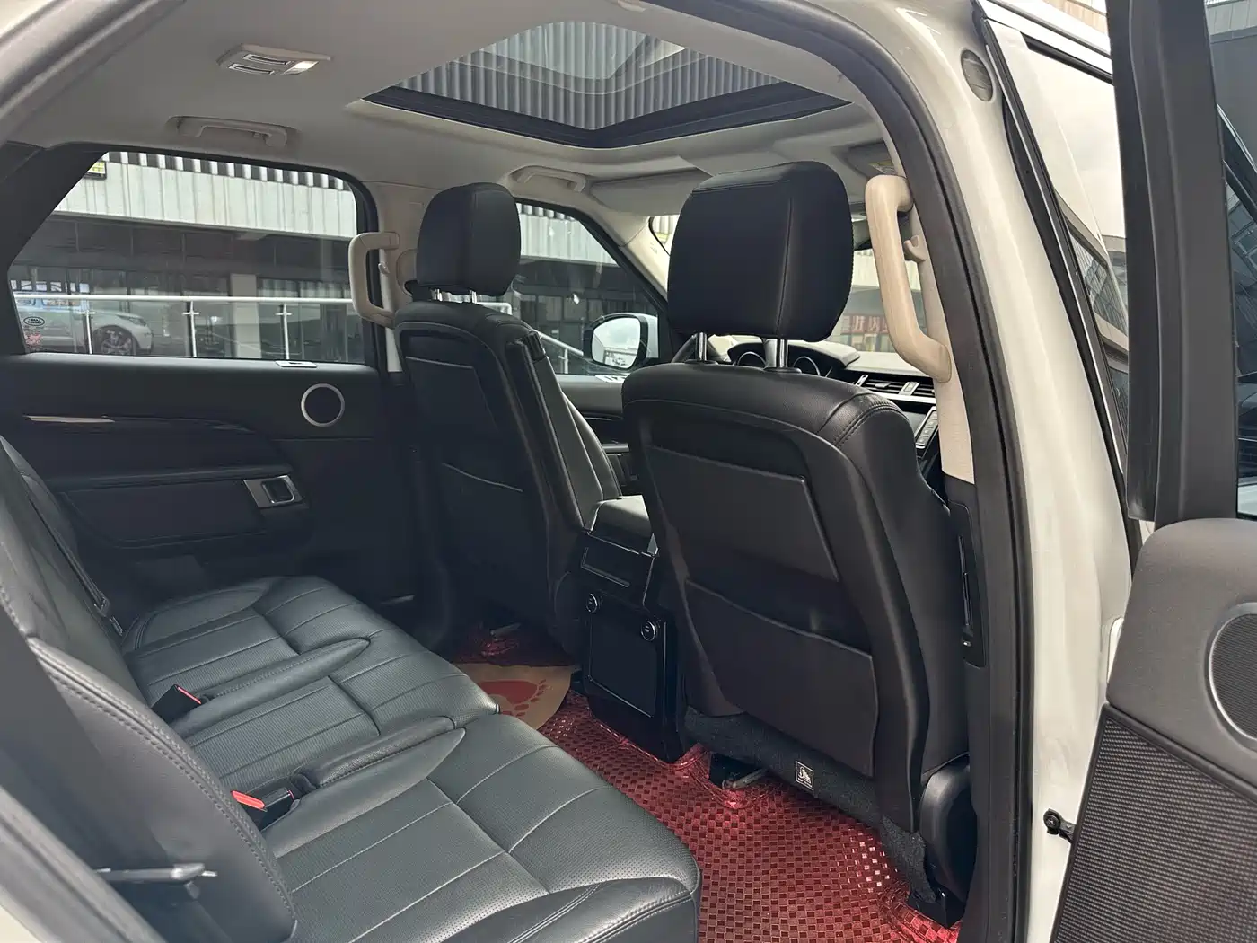 Land Rover Discovery 2017 3.0 SC V6 SE фото 17