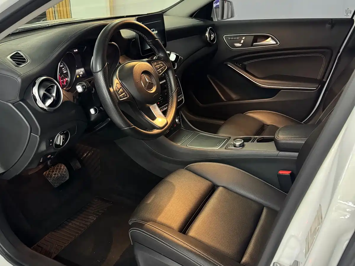 Фото 4 - Mercedes-Benz GLA