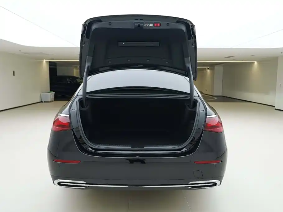Фото 5 - Mercedes-Benz E-Class