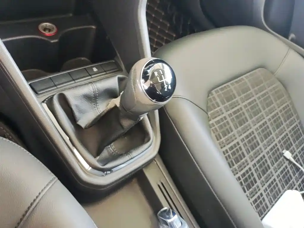 Volkswagen Jetta 2017 1.5L Manual Comfort фото 14