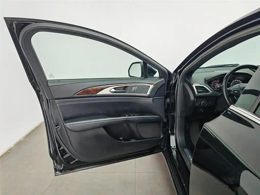 Lincoln MKZ 2018 2.0T Elegance Edition фото 8