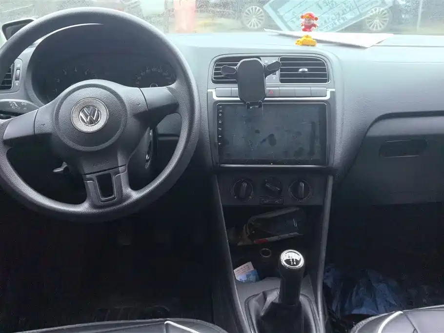 Volkswagen Polo 2011 1.4L Manual Joy Edition фото 12