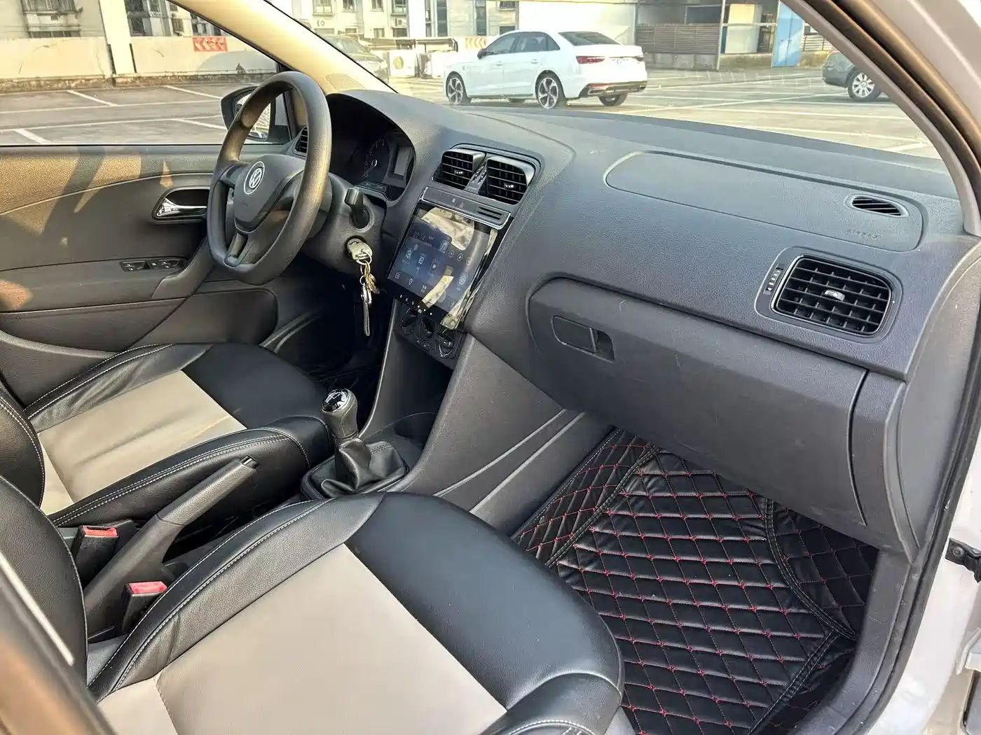 Volkswagen Polo 2016 1.4L Manual Trend фото 17