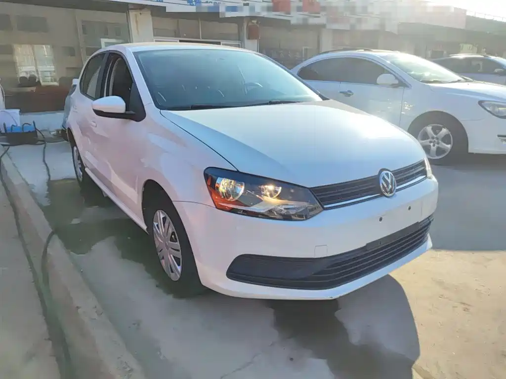 Volkswagen Polo 2016 1.4L Automatic Trend фото 4
