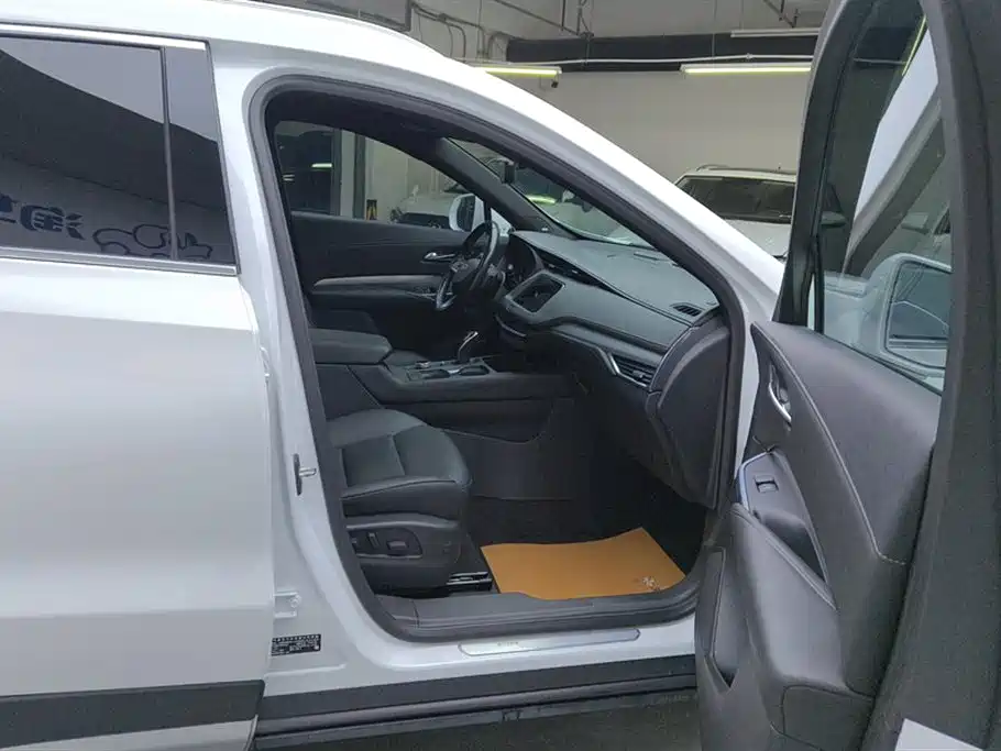 Cadillac XT4 2020 Facelift 28T 2WD Leading фото 8