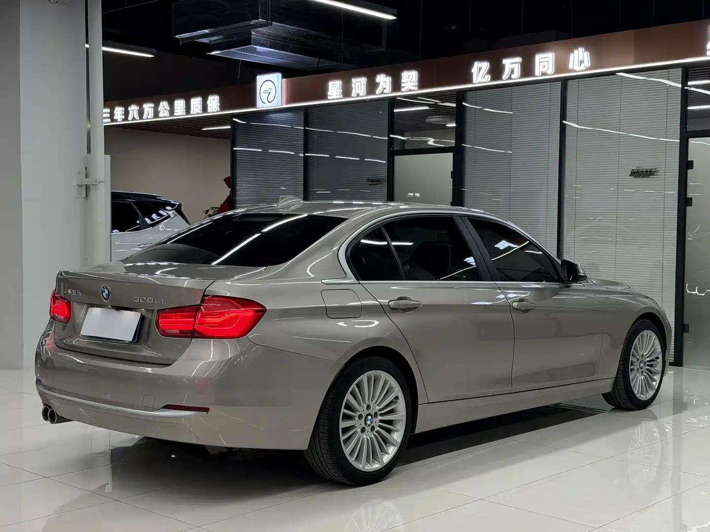 BMW 3 Series 2018 320Li Fashion Style фото 20