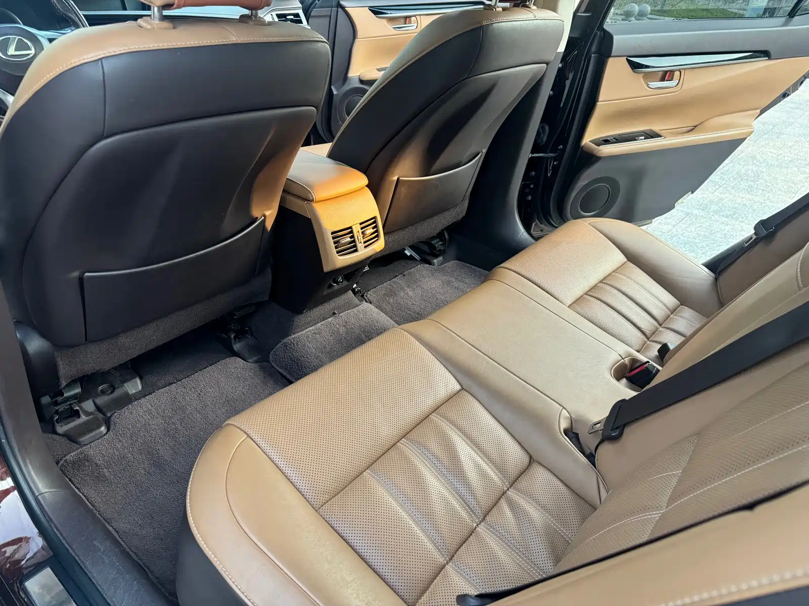 Фото 8 - Lexus ES