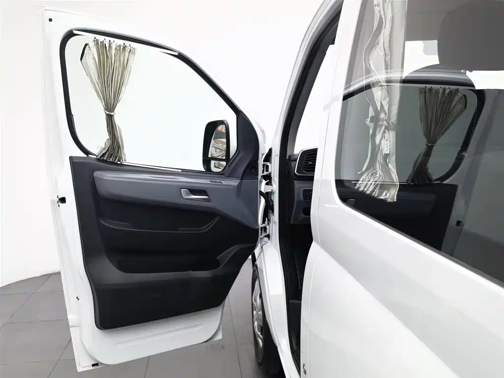 SAIC Maxus Xintu V80 2025 Model PRO Aoyun 2.0T Automatic Short Wheelbase Medium Roof 5/6-seater фото 8