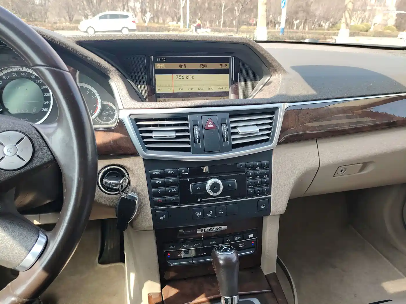 Mercedes-Benz E-Class 2011 E 200 L CGI Elegance фото 6
