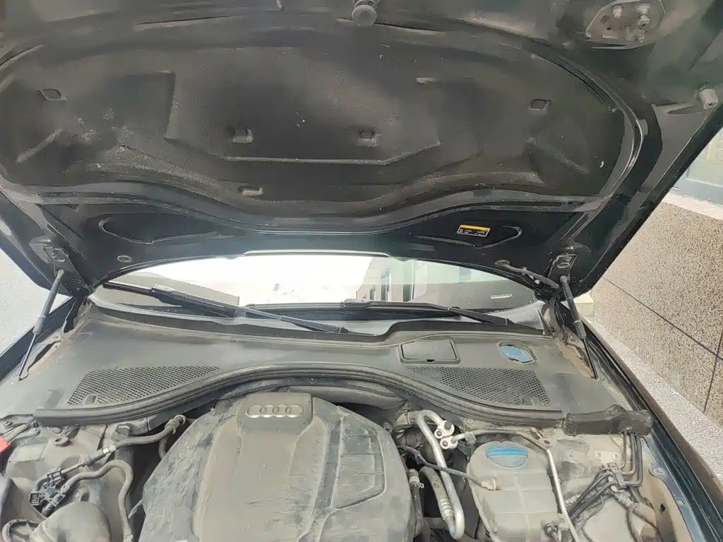 Фото 11 - Audi A6L