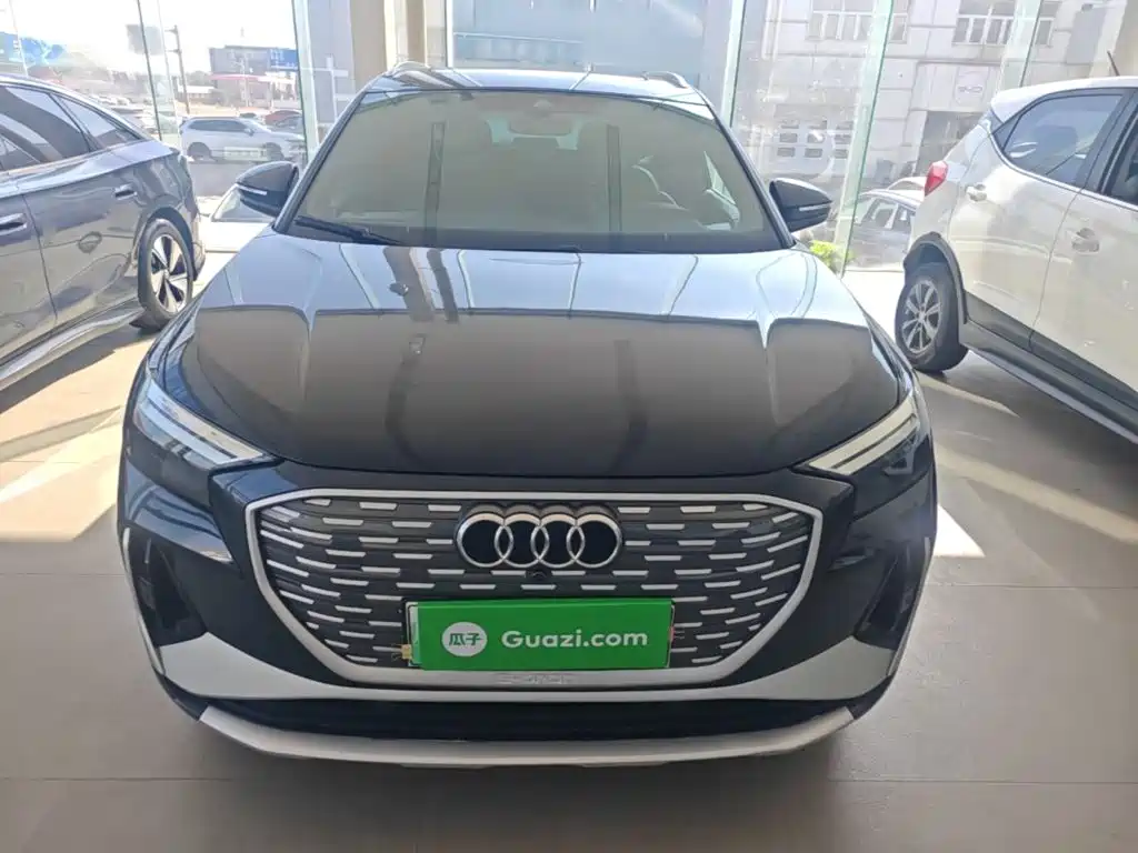 Photo 3 - Audi Q4 e-tron
