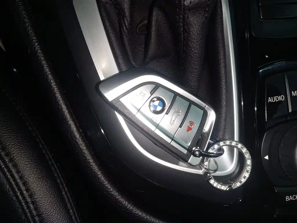 BMW 2 Series Touring 2016 218i Leading фото 17