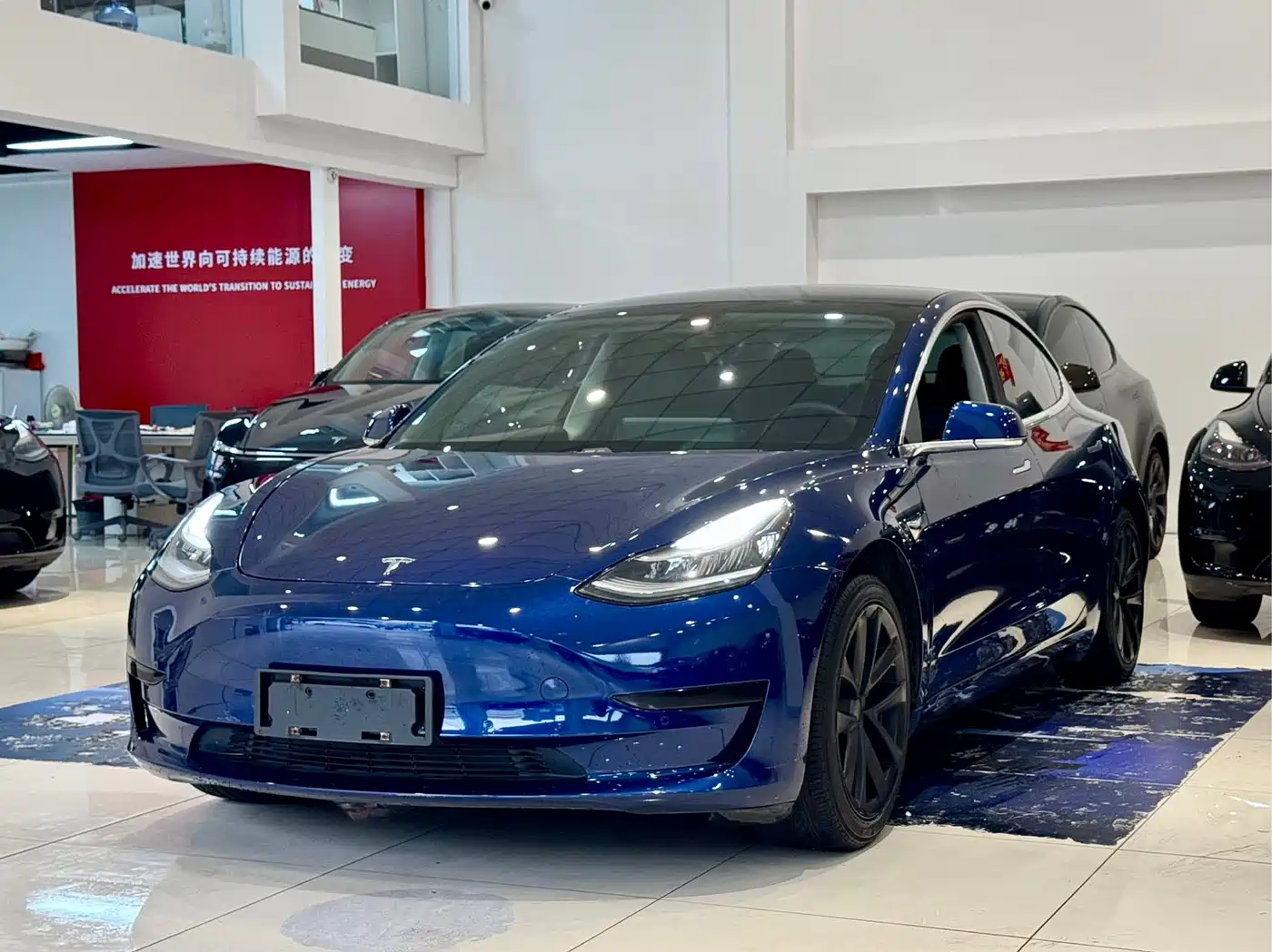TESLA MODEL 3