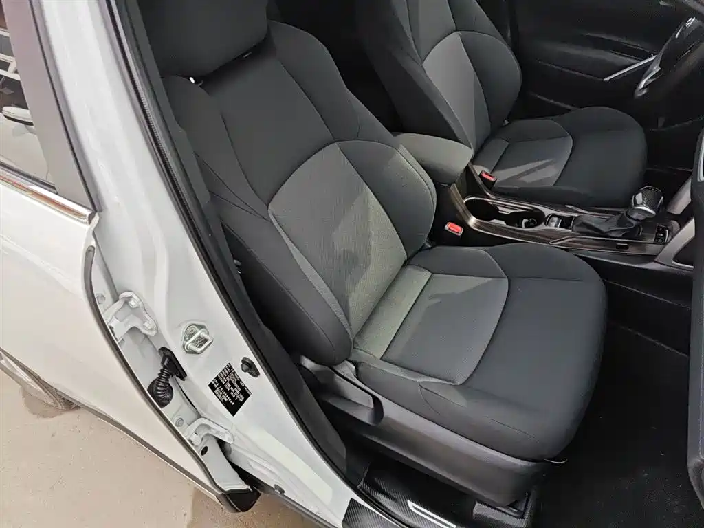 Toyota Frontlander 2023 2.0L CVT Leading Edition фото 20
