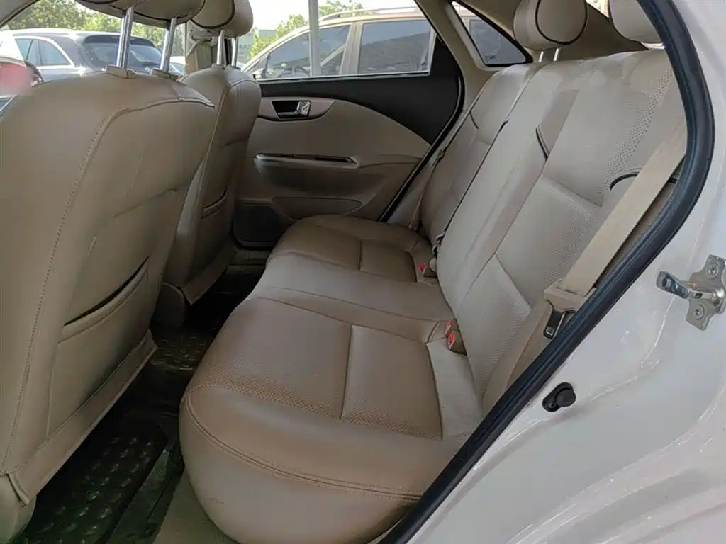 Buick Excelle 2015 1.5L Manual Classic фото 17