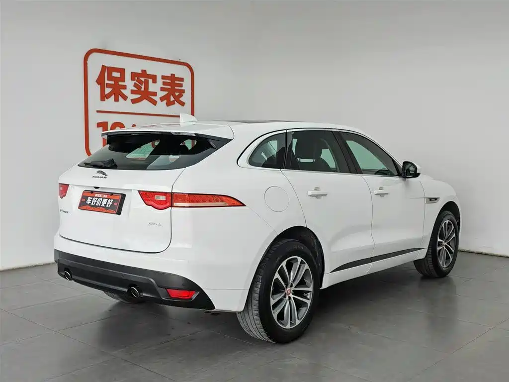 Фото 2 - Jaguar F-PACE