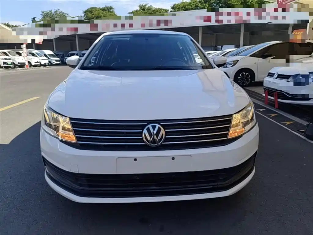 Volkswagen Lavida 2015 1.6L Manual Trend Edition фото 3