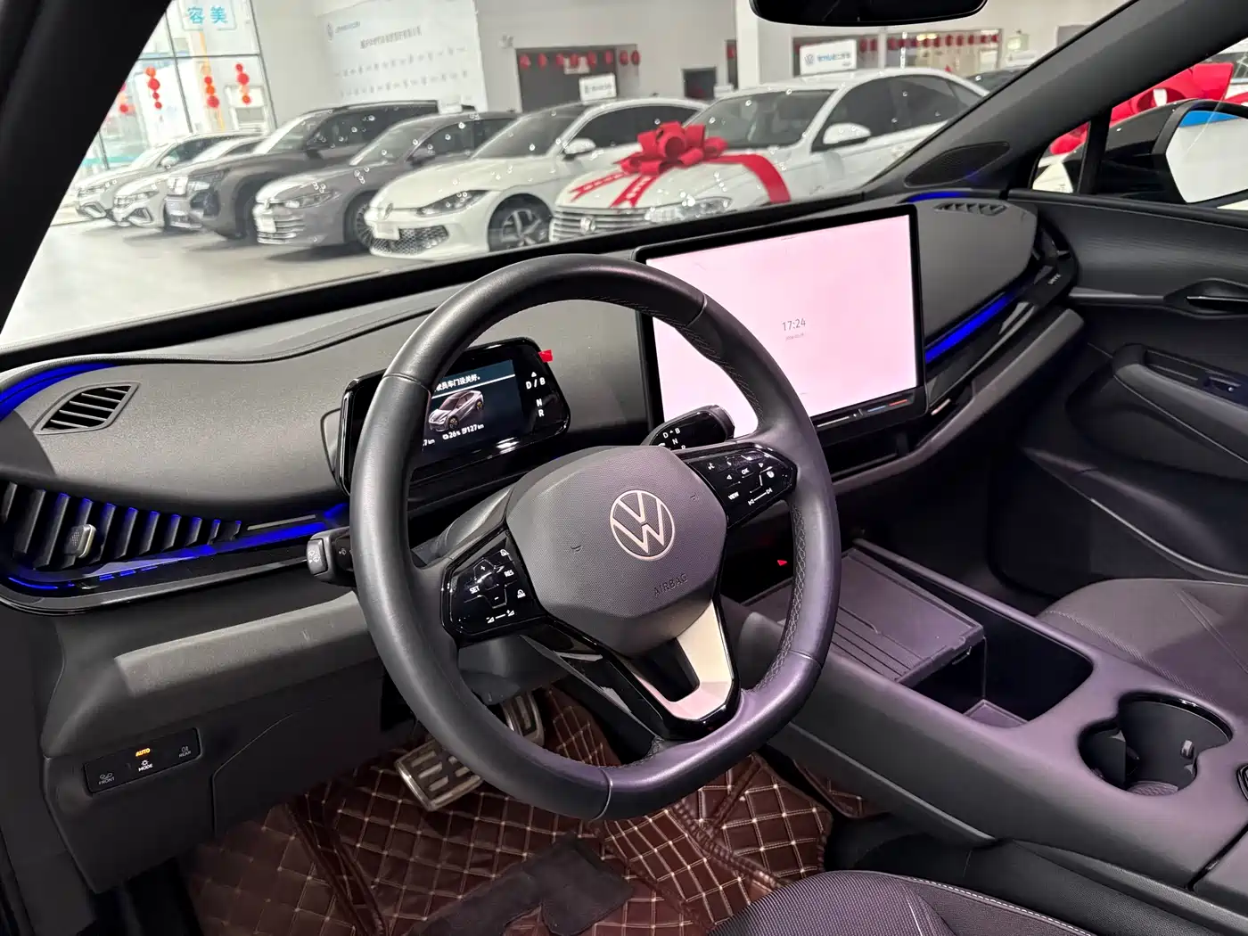 VOLKSWAGEN WITH THE CROWD 06