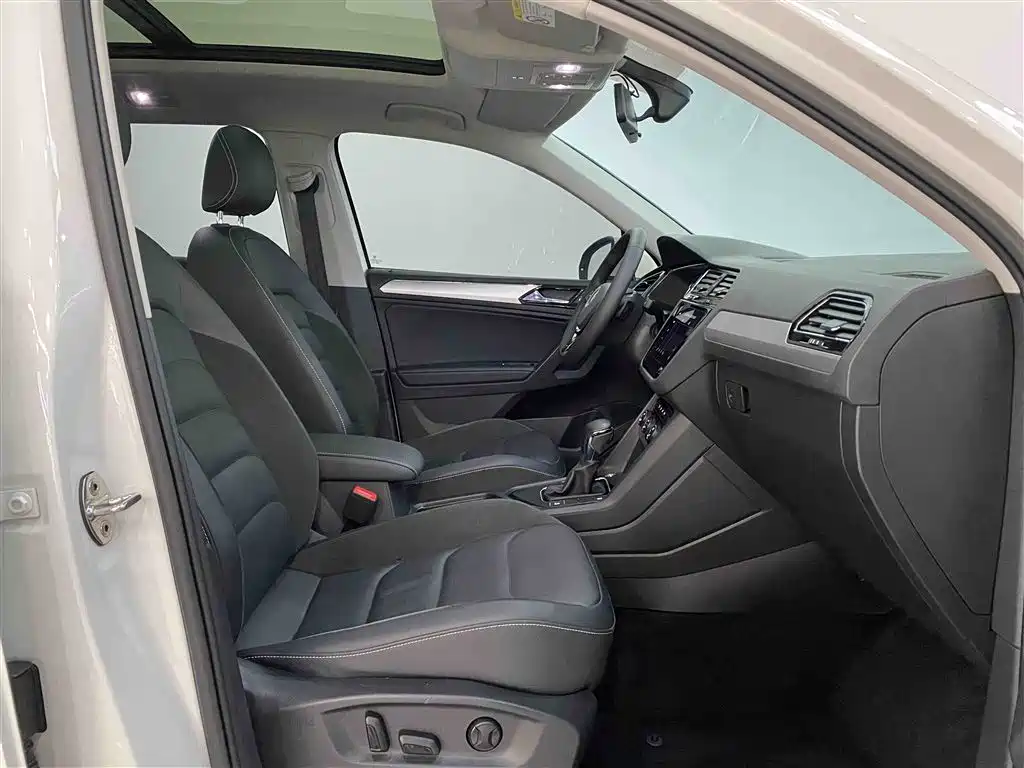 Volkswagen Tiguan L 2019 Facelift 330TSI Auto 2WD Panorama Comfort China VI фото 13