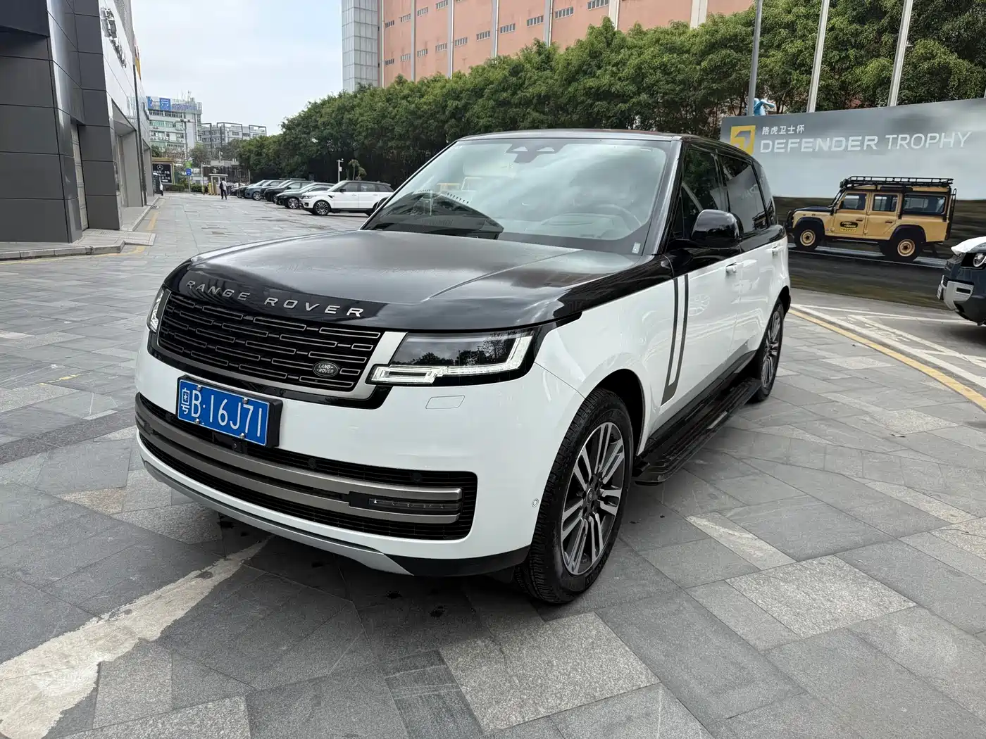 Land Rover Range Rover 2023 Facelift 3.0 L6 400PS Prosperity Extended Version