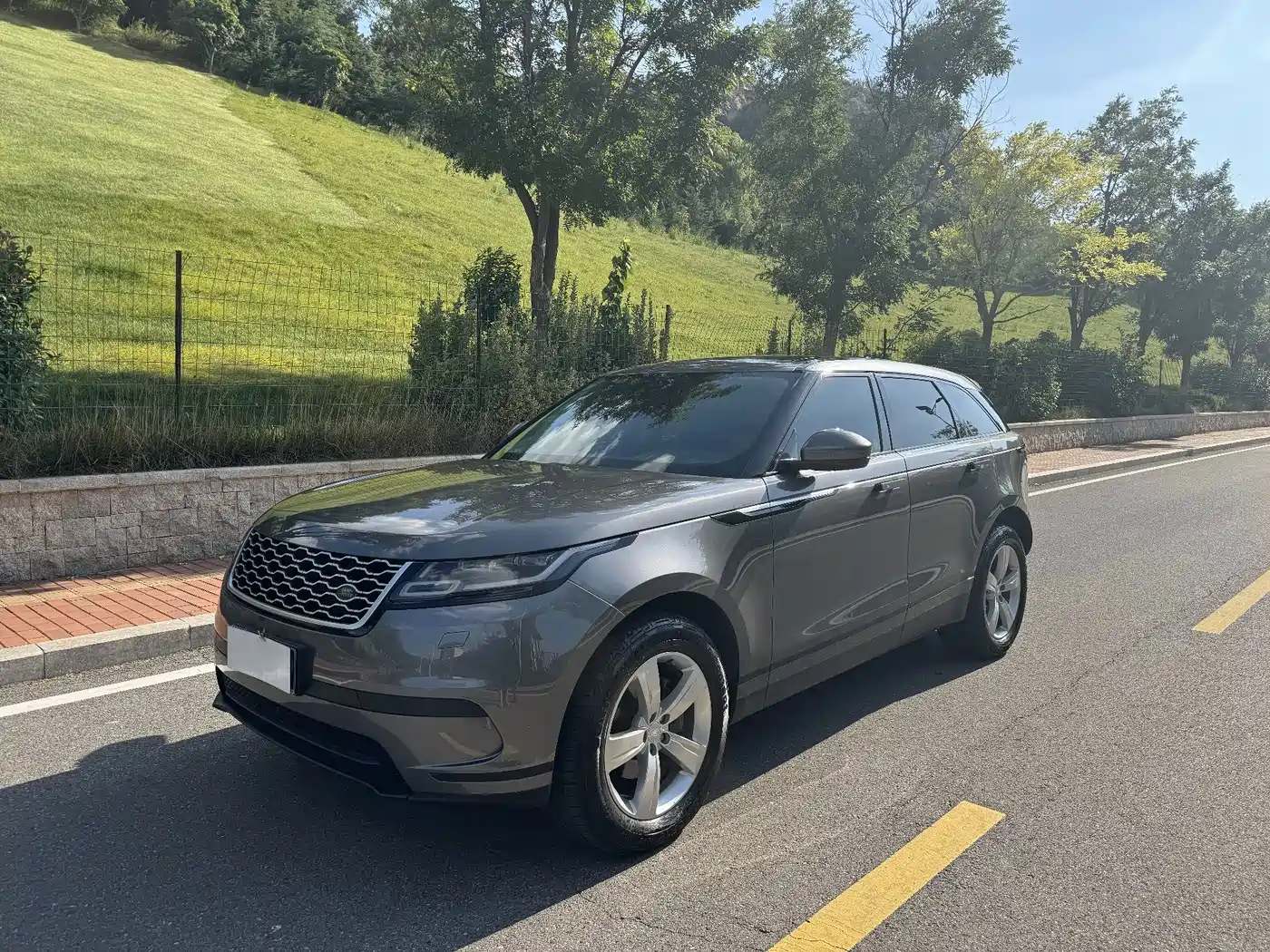 Фото 1 - Land Rover Range Rover Velar