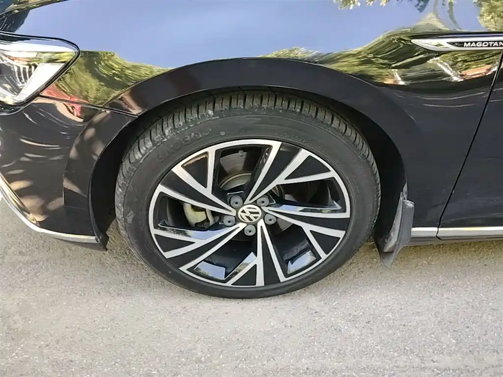 Volkswagen Magotan 2021 330TSI DSG 30th Anniversary Edition фото 23