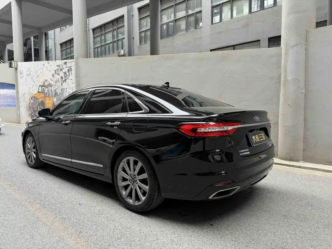 Фото 3 - Ford Taurus