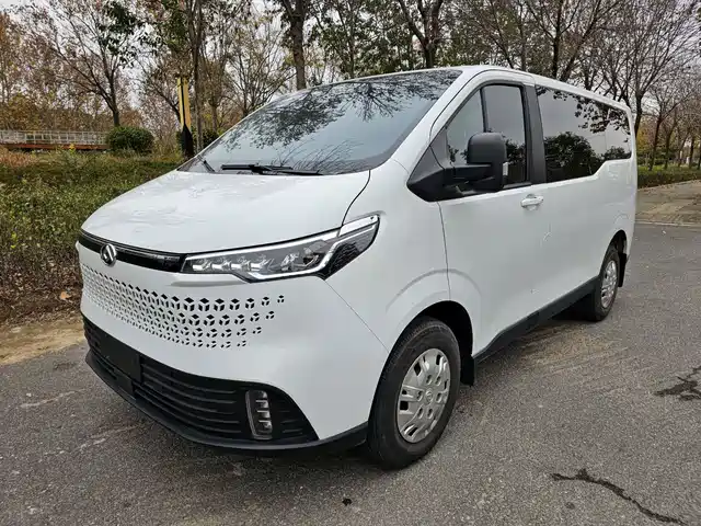Maxus New V70 2.0T, Элит, автомат, короткая база, низкая крыша, 5/6, мест
