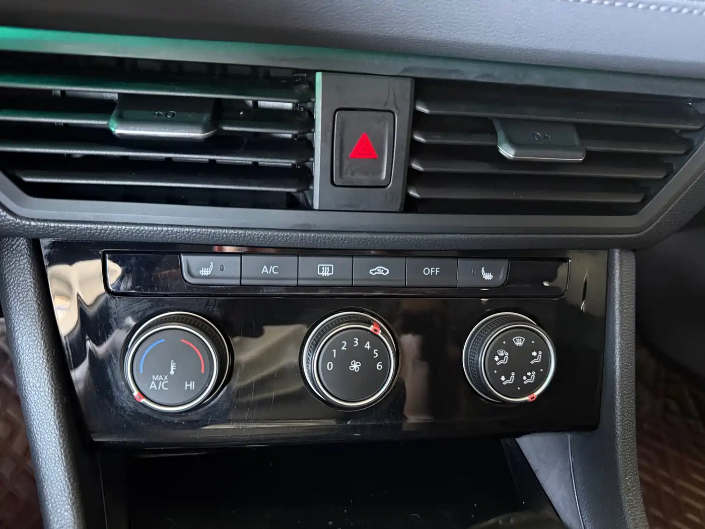 Volkswagen Sagitar 2021 280TSI DSG Surpassing Edition фото 3