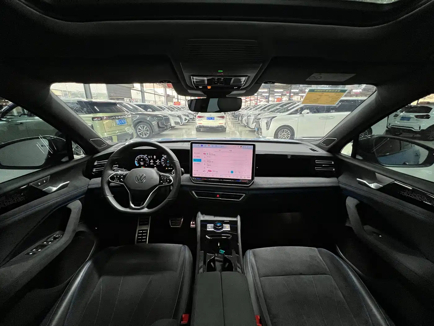 Volkswagen Tiguan L 2024 PRO 380TSI AWD R-Line Intelligent Leader Edition фото 12