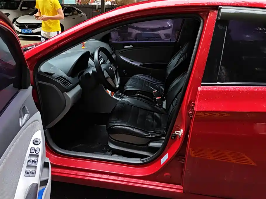 Hyundai Verna 2010 Sedan 1.4L Automatic Comfort GS фото 9