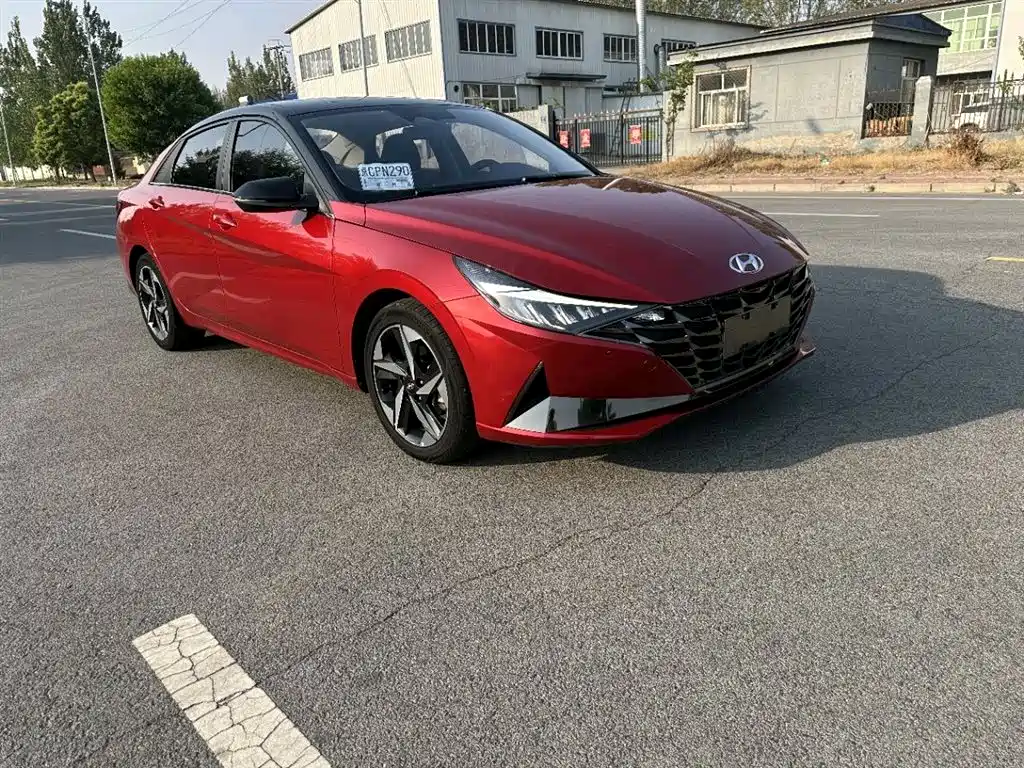 Hyundai Elantra 2021 1.5L CVT LUX Premium Edition фото 3
